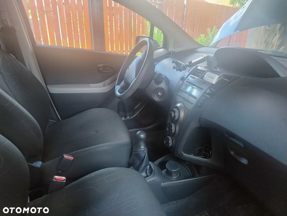 Toyota Yaris 1.0 Luna A/C - 25