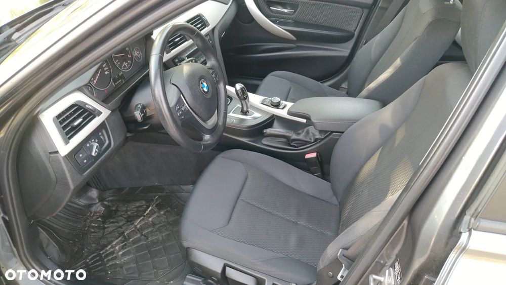 BMW Seria 3 320d xDrive - 24