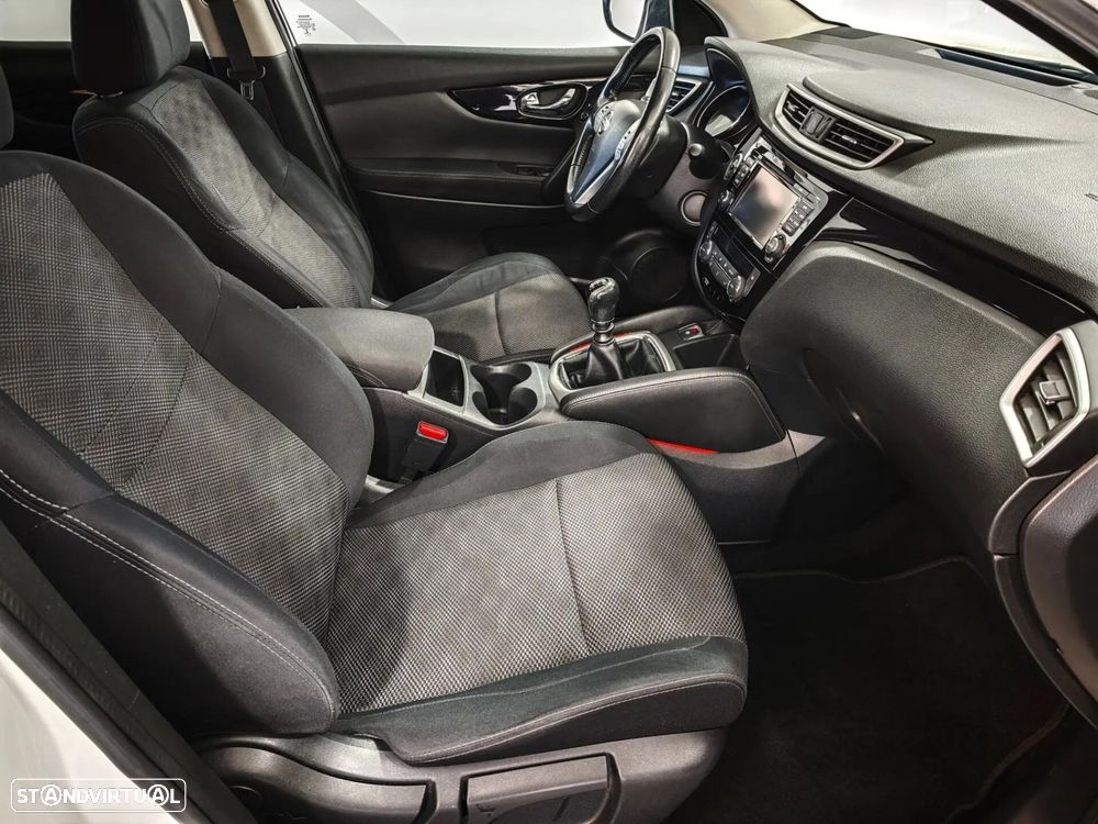 Nissan Qashqai 1.5 dCi N-Connecta - 26