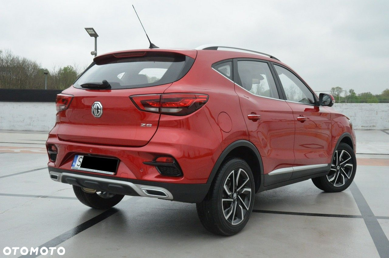 MG ZS - 12