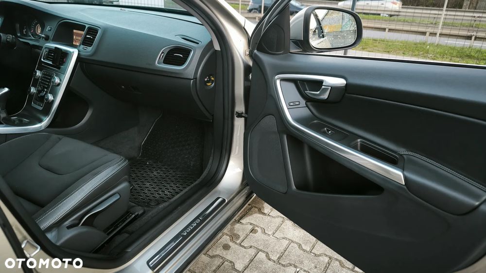 Volvo V60 D4 Drive-E Momentum - 10