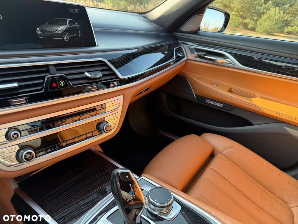 BMW Seria 7 740e iPerformance - 22
