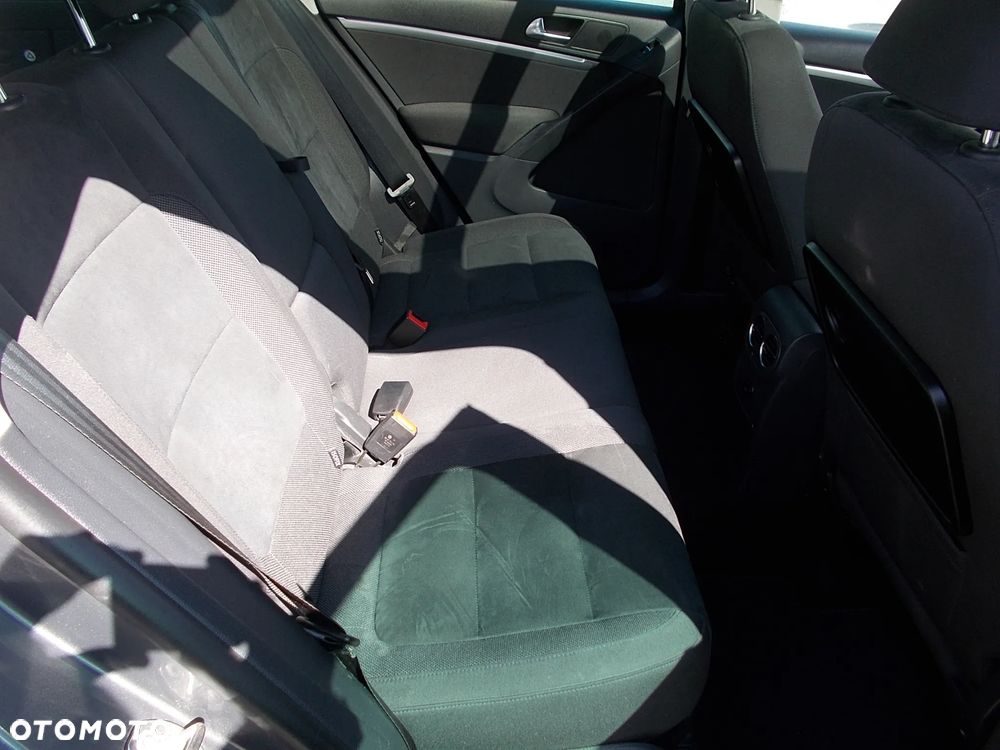 Volkswagen Tiguan - 8