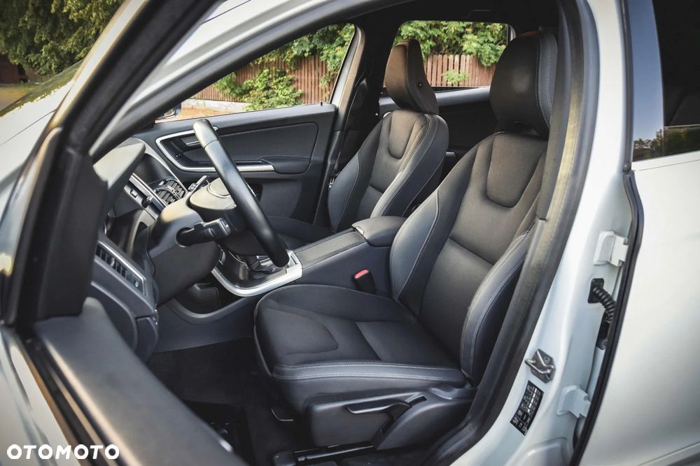Volvo XC 60 2.4D AWD Momentum - 6