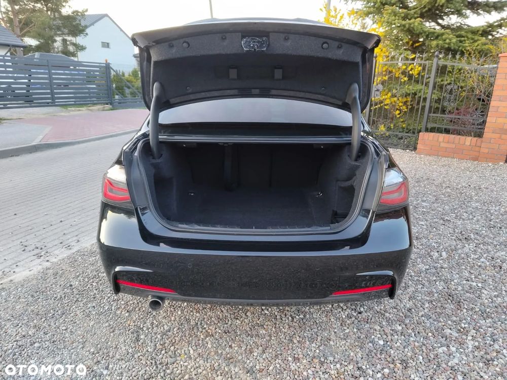 BMW Seria 3 318d Sport Line - 23
