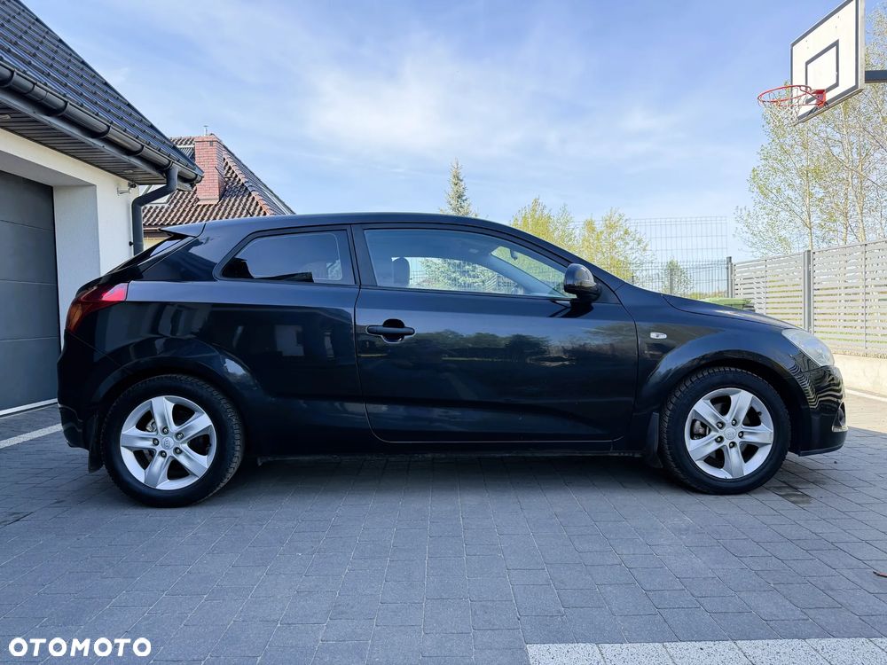 Kia Ceed - 31