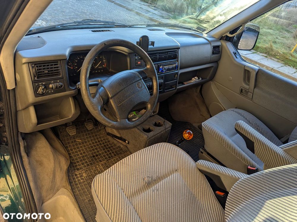 Volkswagen Caravelle - 9