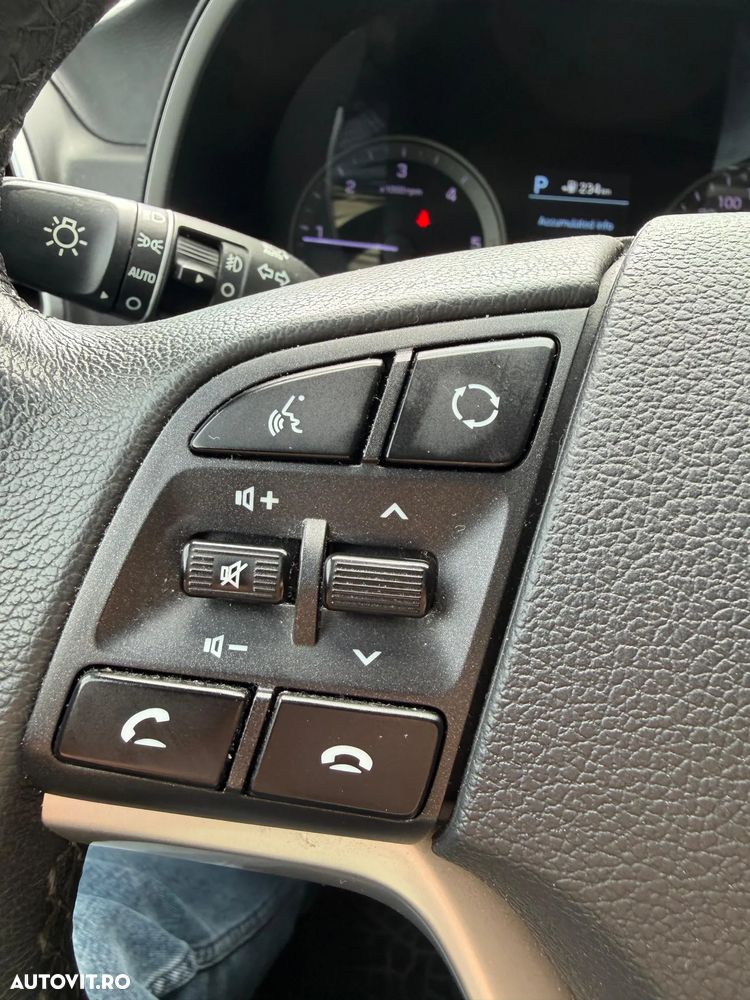 Hyundai Tucson 2.0 CRDI 4WD 8AT Luxury - 15