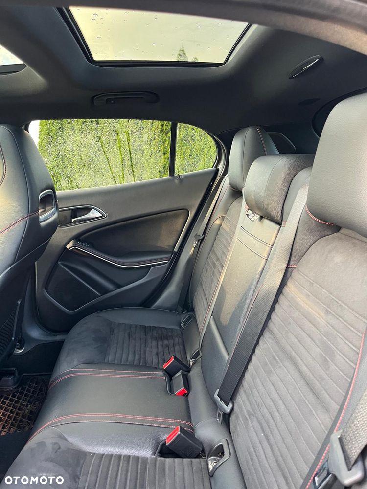 Mercedes-Benz GLA - 13