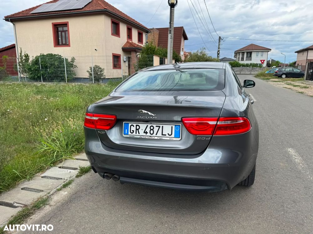 Jaguar XE - 11