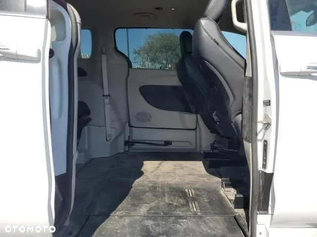 Chrysler Pacifica - 12