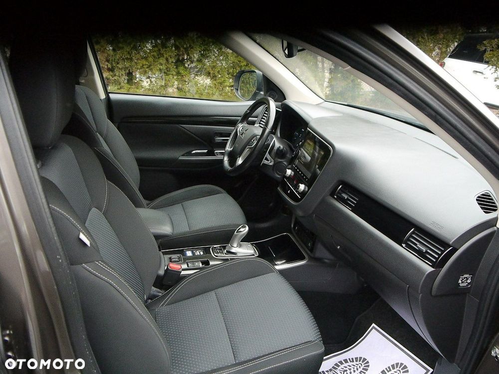 Mitsubishi Outlander - 28