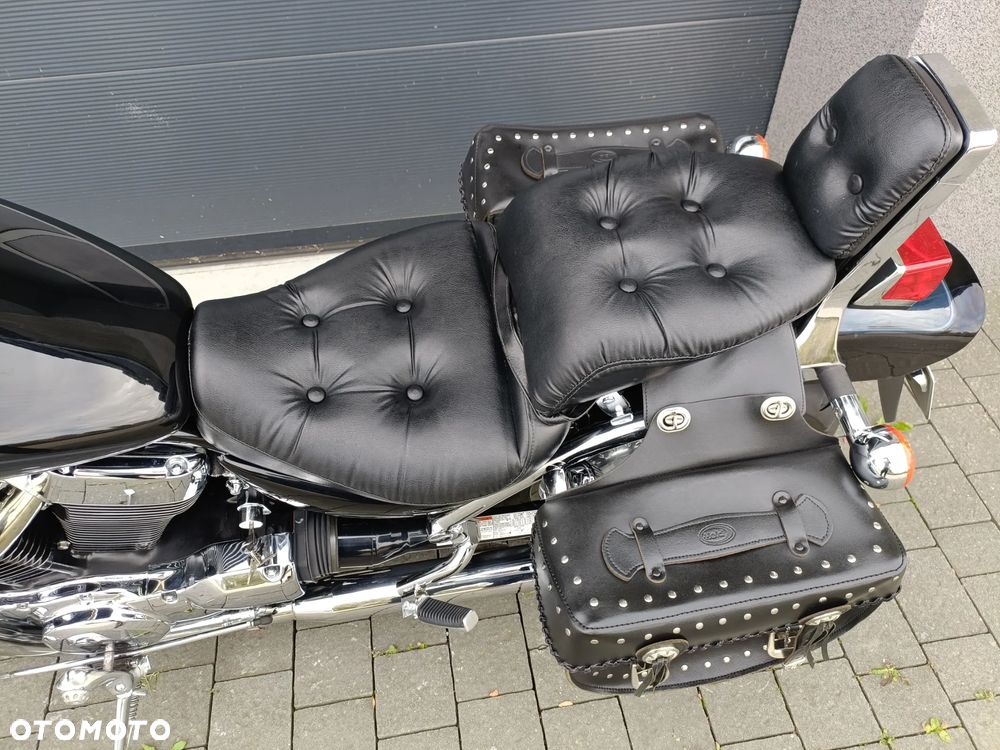 Suzuki Intruder - 16