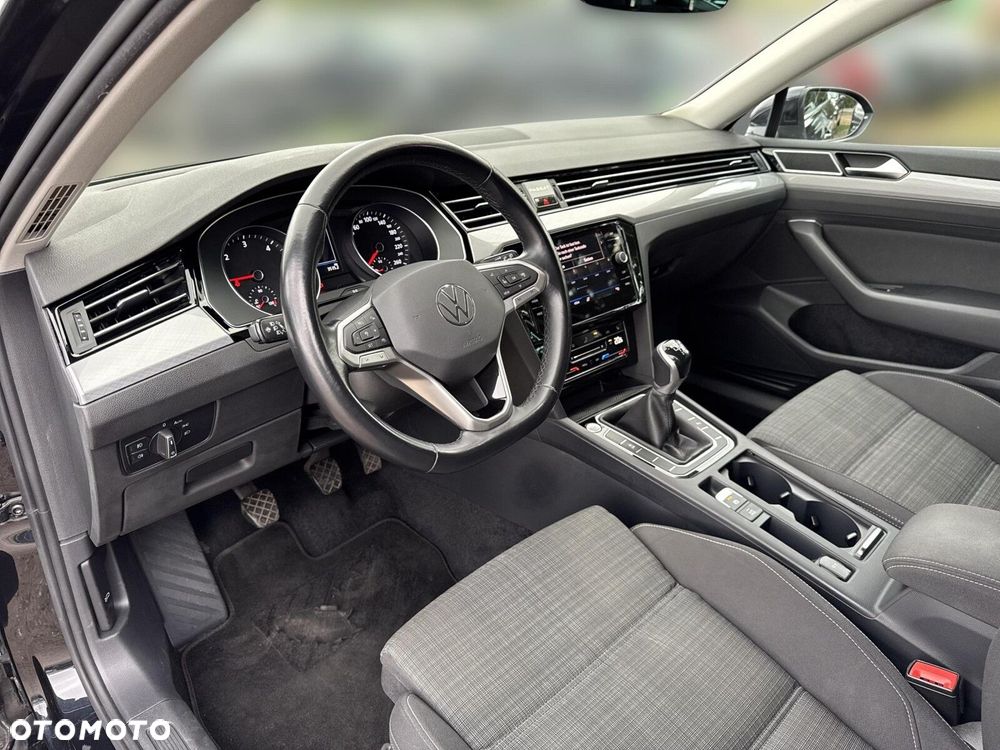 Volkswagen Passat - 10