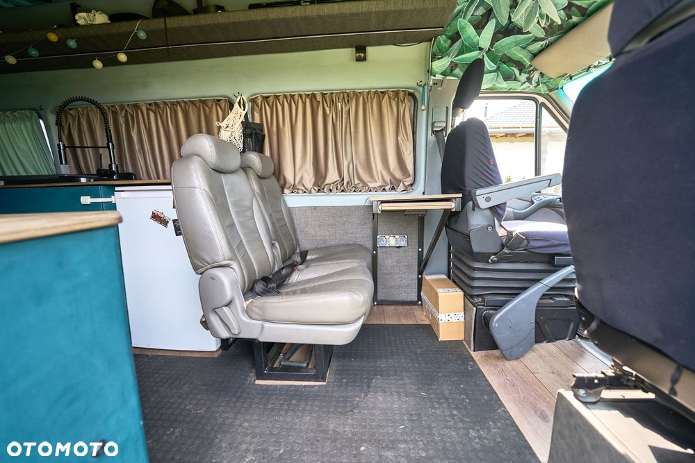 Mercedes-Benz Sprinter - 25