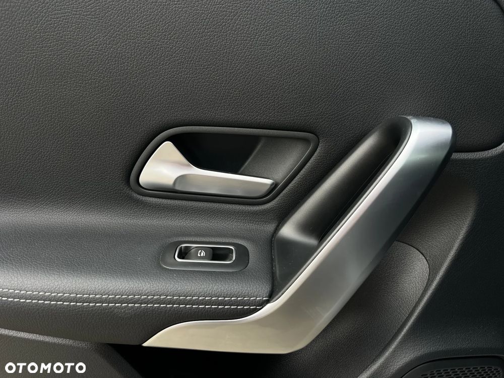 Mercedes-Benz CLA 180 Progressive 7G-DCT - 33