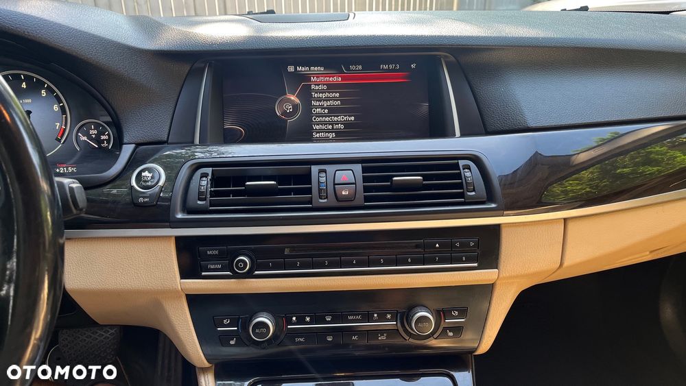 BMW Seria 5 528i xDrive Luxury Line - 10