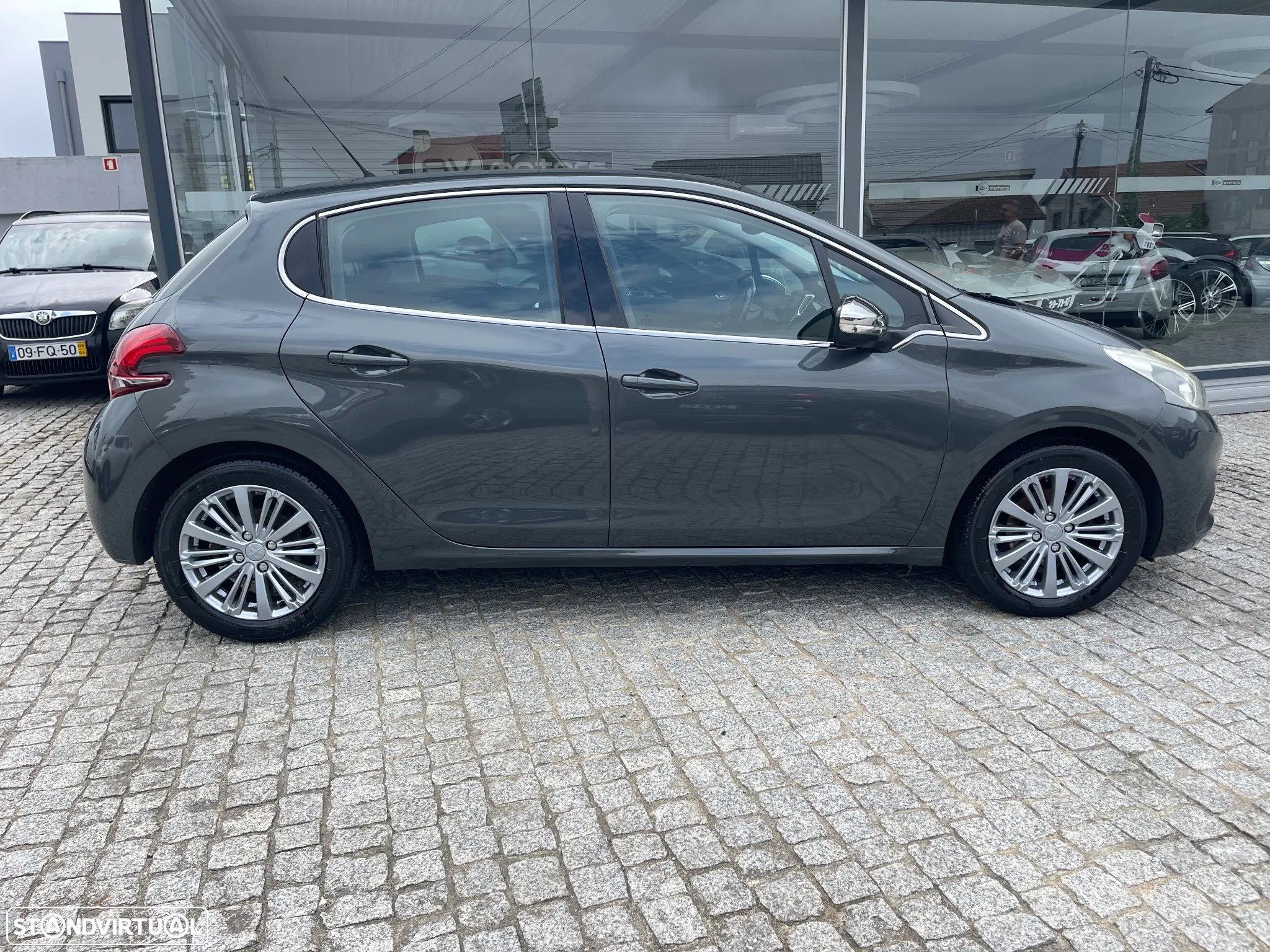 Peugeot 208 1.2 PureTech Allure - 13