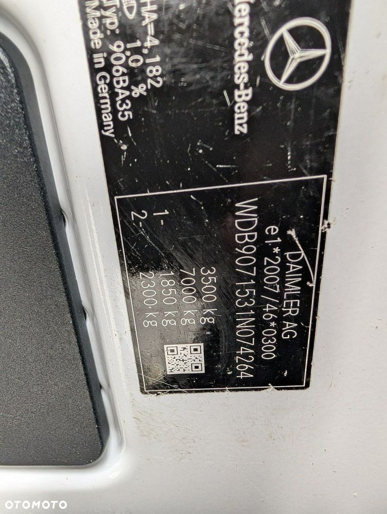 Mercedes-Benz Sprinter - 11