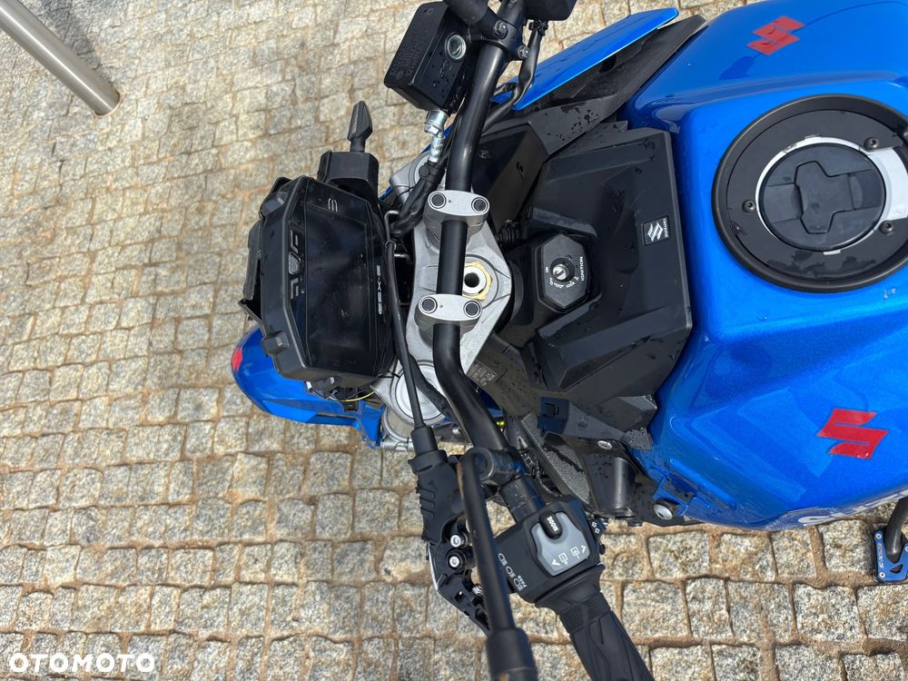 Suzuki GSX - 3