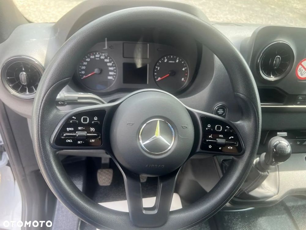 Mercedes-Benz Sprinter - 11