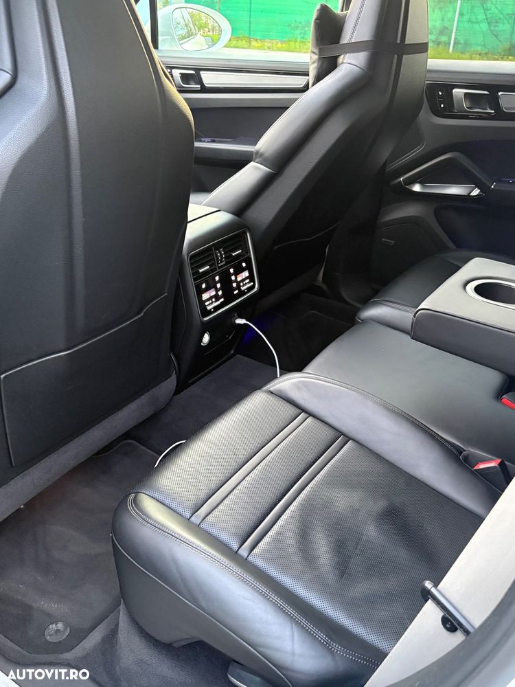 Porsche Cayenne Turbo - 14