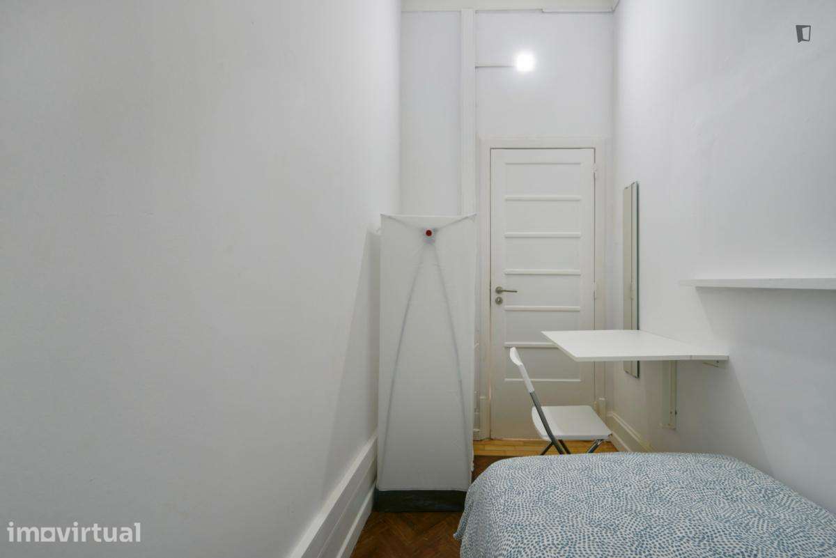 Quarto - localizado em Marquês de Pombal Lisbon - Grande imagem: 4/13