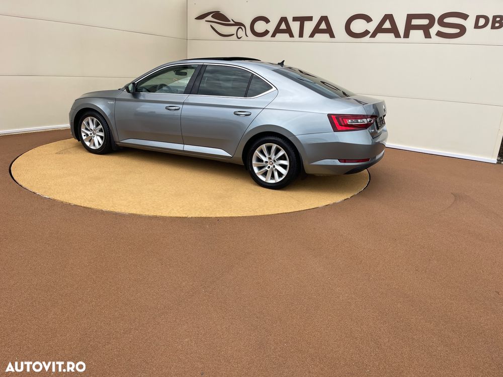 Skoda Superb 2.0 TDI 4X4 DSG Style - 8
