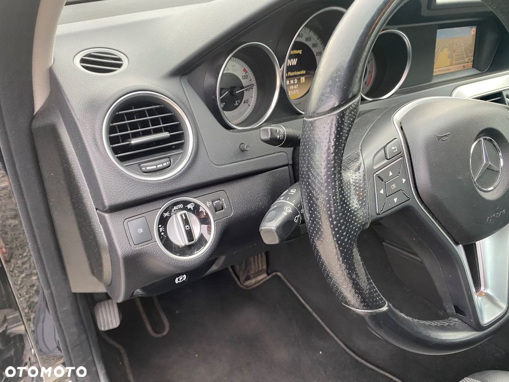 Mercedes-Benz Klasa C 180 CGI Automatik BlueEFFICIENCY Avantgarde - 22