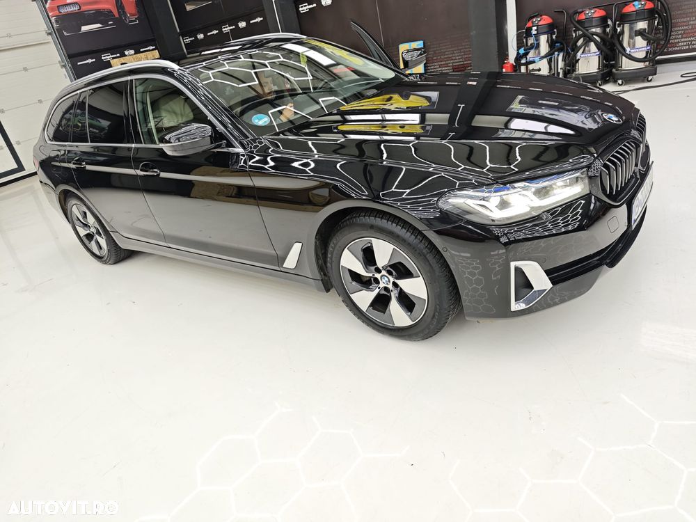 BMW Seria 5 520i Aut. Luxury Line - 9
