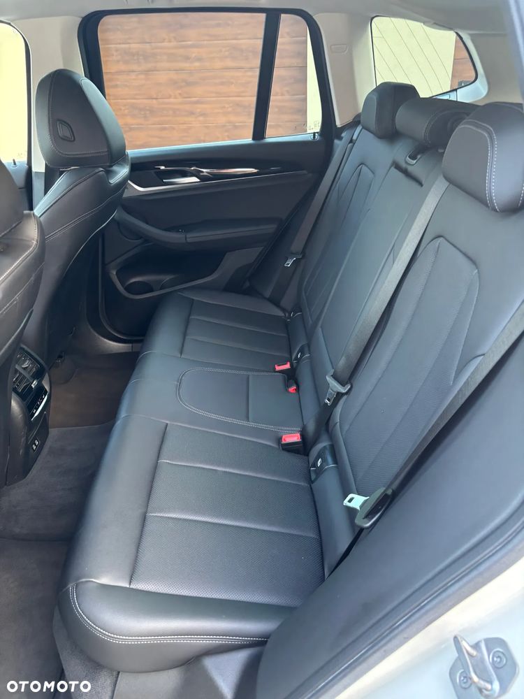 BMW X3 xDrive20d - 23