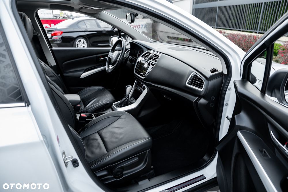 Suzuki SX4 S-Cross 1.4 T Elegance Sun 4WD - 31