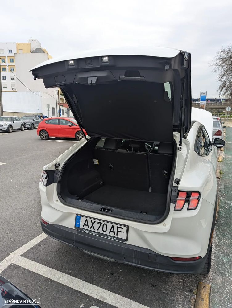 Ford Mustang Mach-E - 8