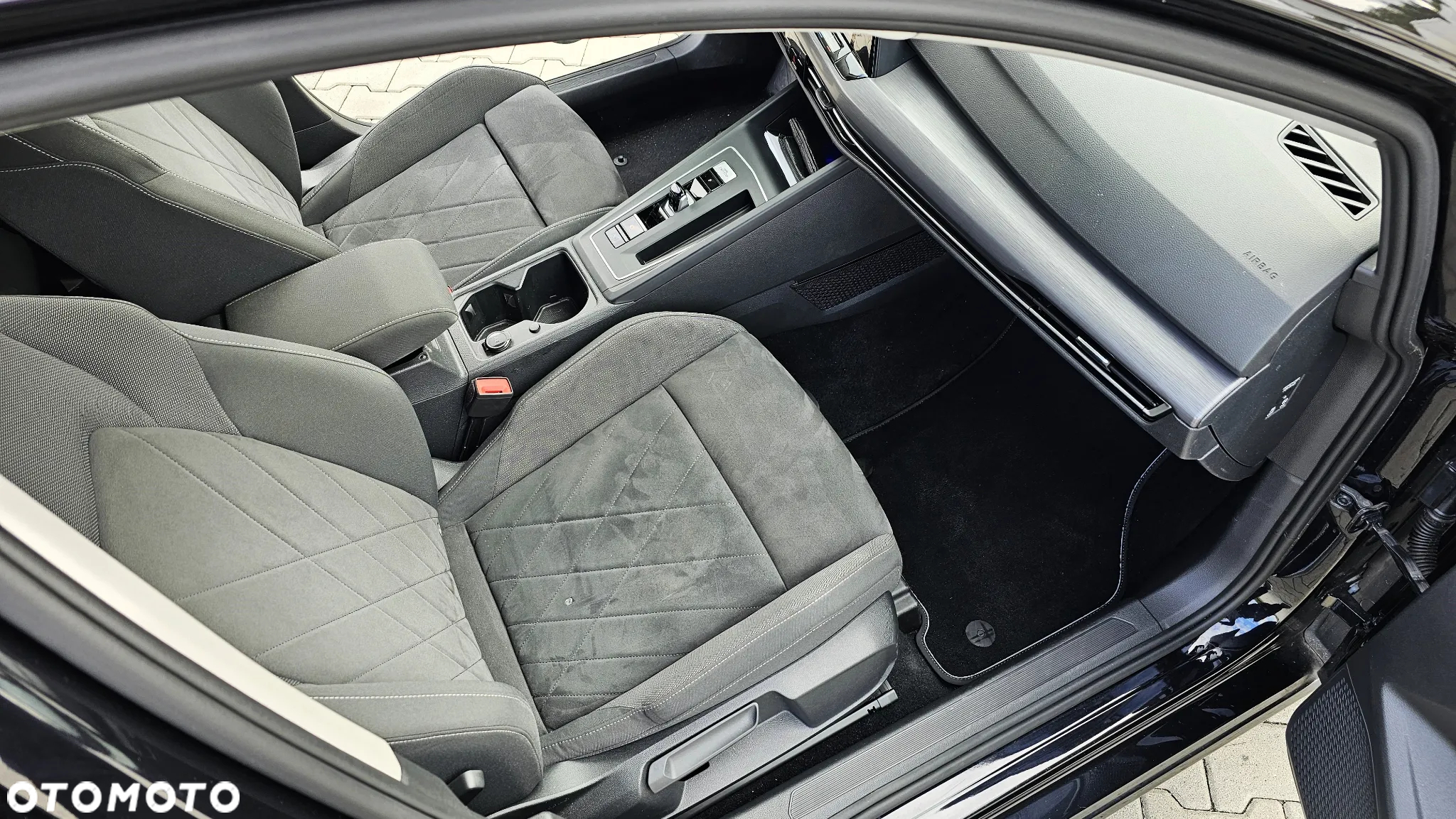 Volkswagen Golf 1.5 eTSI OPF DSG Style - 24