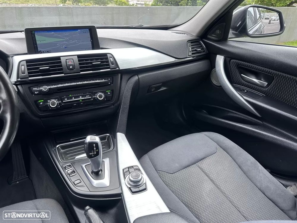 BMW 320 d Auto Line Sport - 31