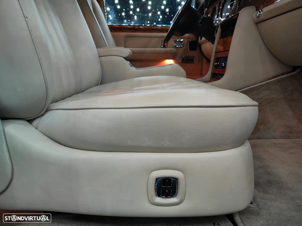 Rolls Royce Silver Spur - 32