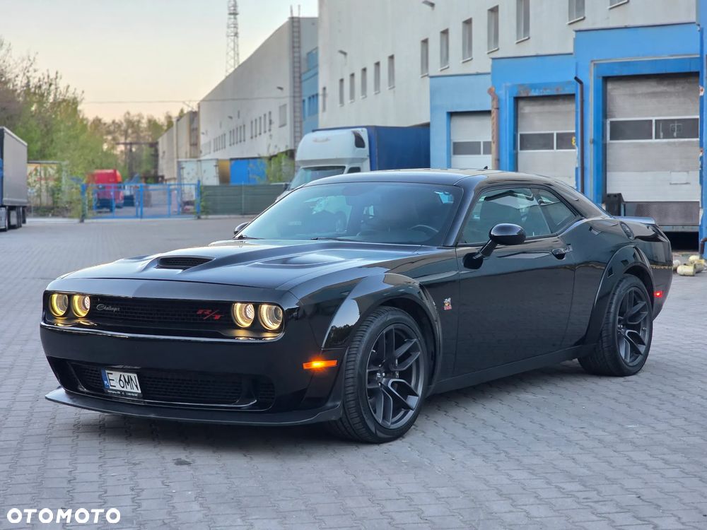 Dodge Challenger - 1