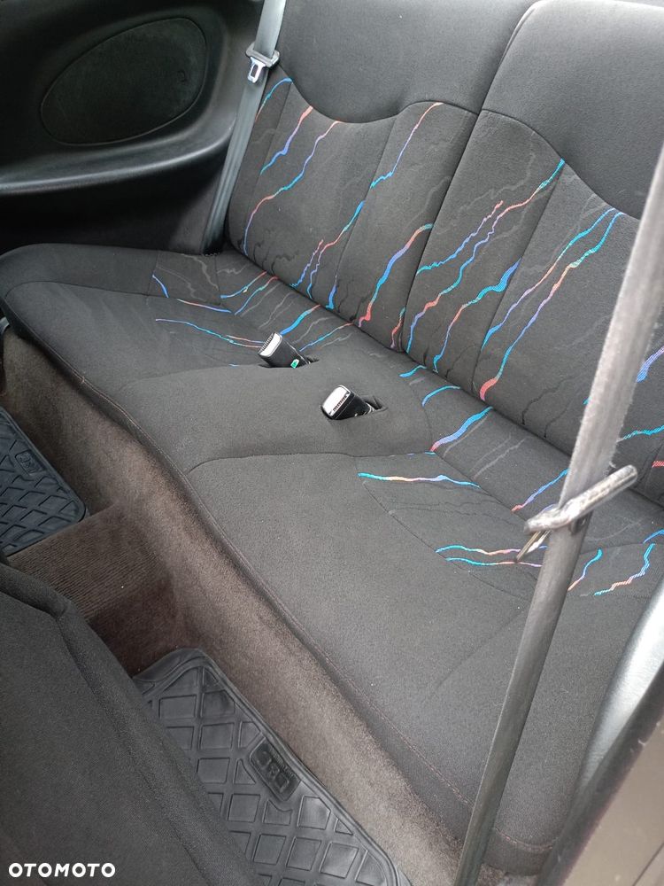 Hyundai Coupe 1.6 Base - 17