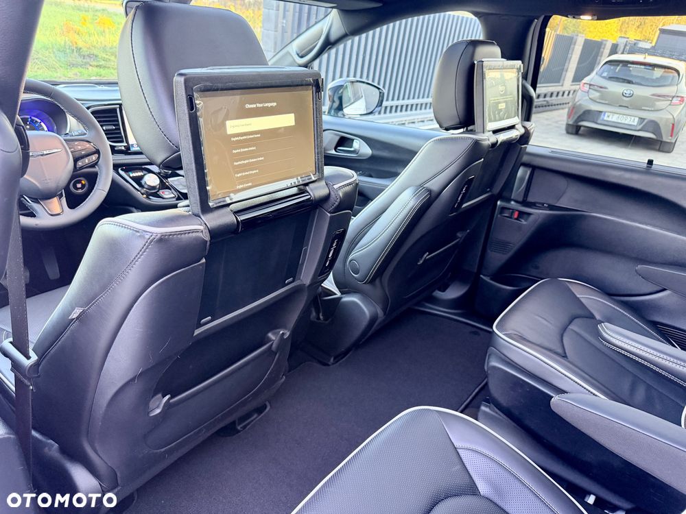 Chrysler Pacifica - 35