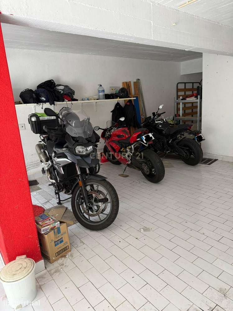 Garagem com 100 m² | WC | Água e Eletricidade  OPORTUNIDADE UNICA - Grande imagem: 5/6