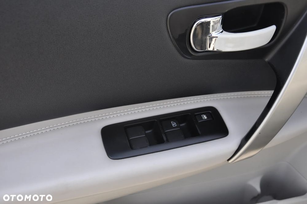 Nissan Qashqai+2 2.0 dCi DPF 4x4 tekna - 32