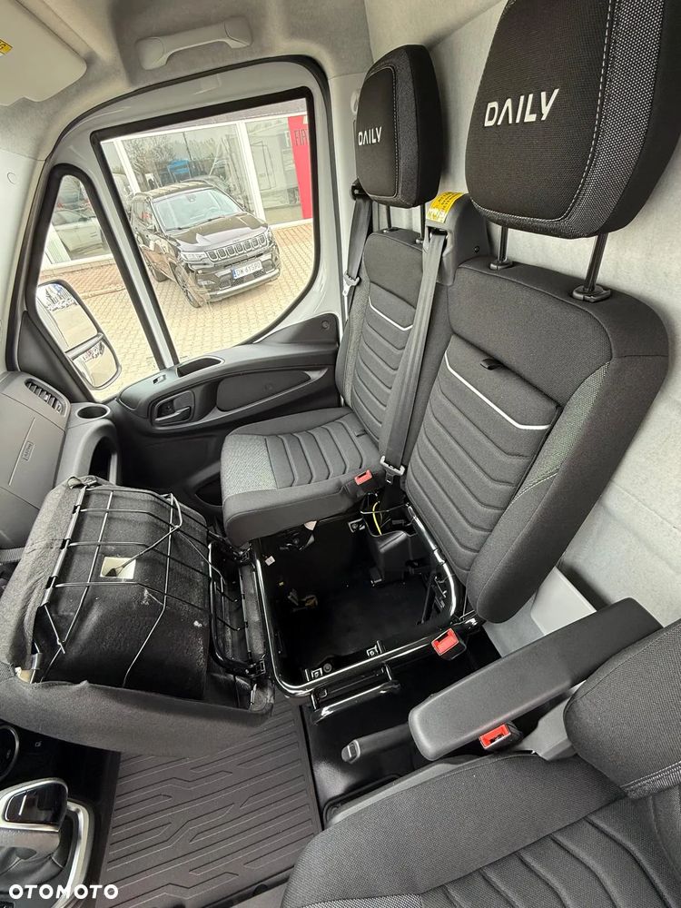 Iveco WYPRZEDAŻ ROKU ! GOTOWIEC OD RĘKI - BOGATE WYPOSAŻENIE DLA KIEROWCY - 29