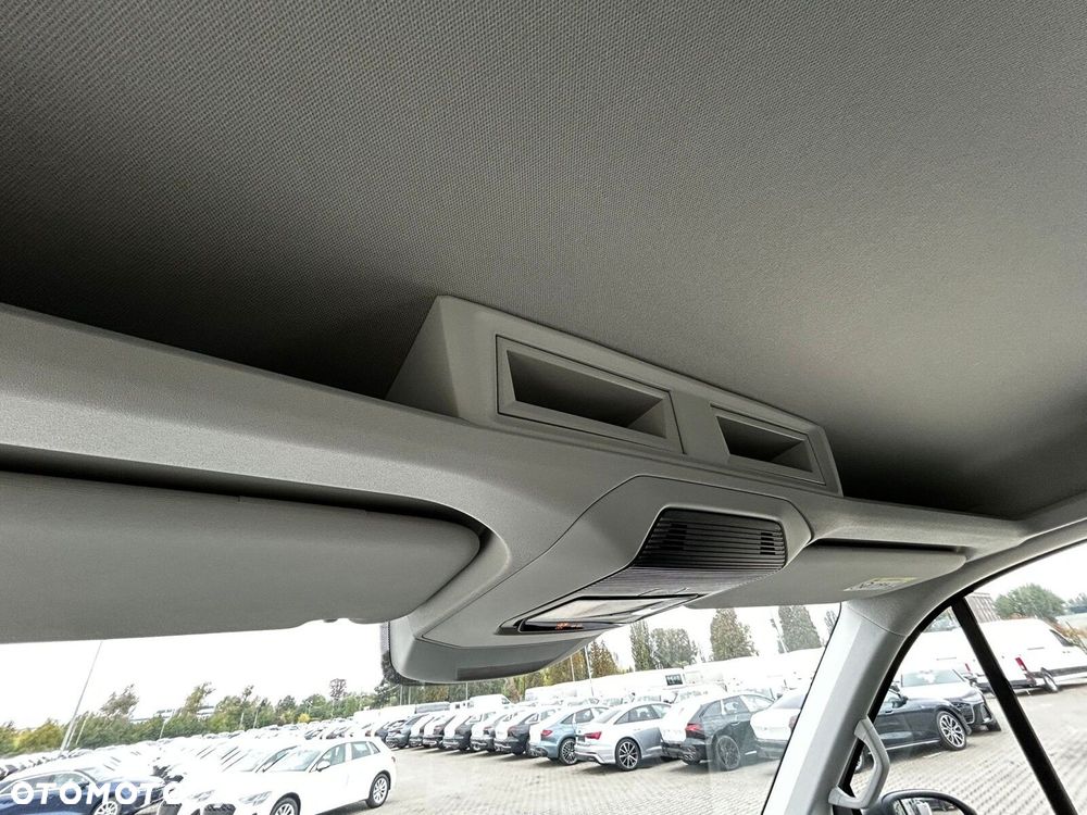 Volkswagen Crafter Crafter 35 Skrzyniowy z podwójną kabiną silnik: 2,0 l EU6 SCR 177 KM / skrzynia biegów: 4MOTION automatyczna 8-biegowa rozstaw osi: 3640 mm - 17