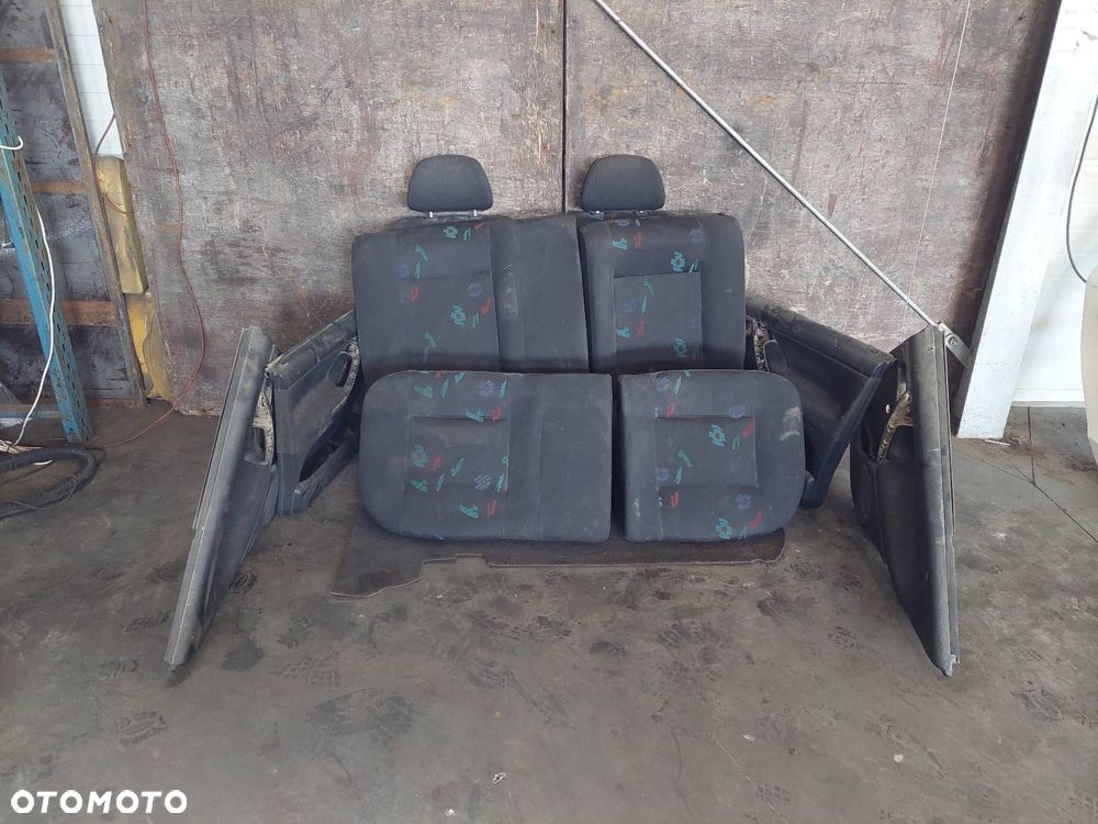 KOMPLET FOTELI LEWY PRAWY PRZÓD + KANAPA TYŁ + BOCZKI GOLF III HB 5D - 1