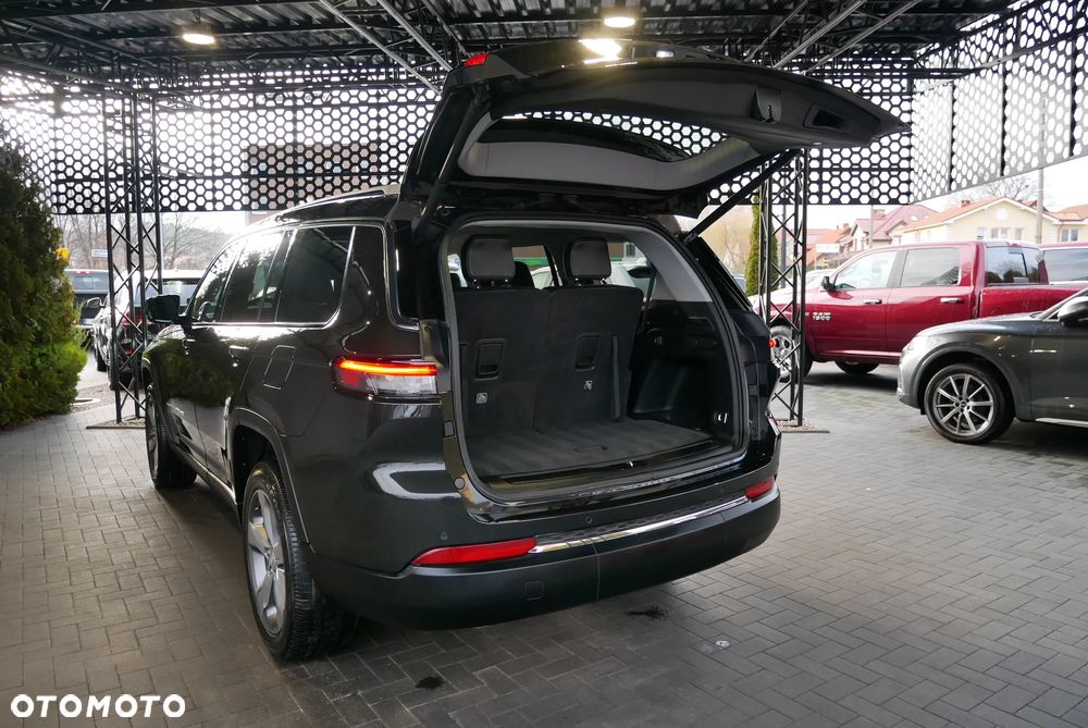 Jeep Grand Cherokee - 30