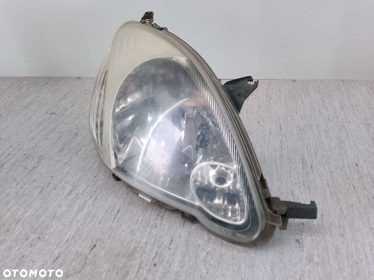 LAMPA PRZÓD PRAWA TOYOTA YARIS I ( 99-05 ) 81110-0D081   89900175 - 8