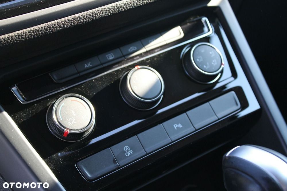 Volkswagen Touran - 22