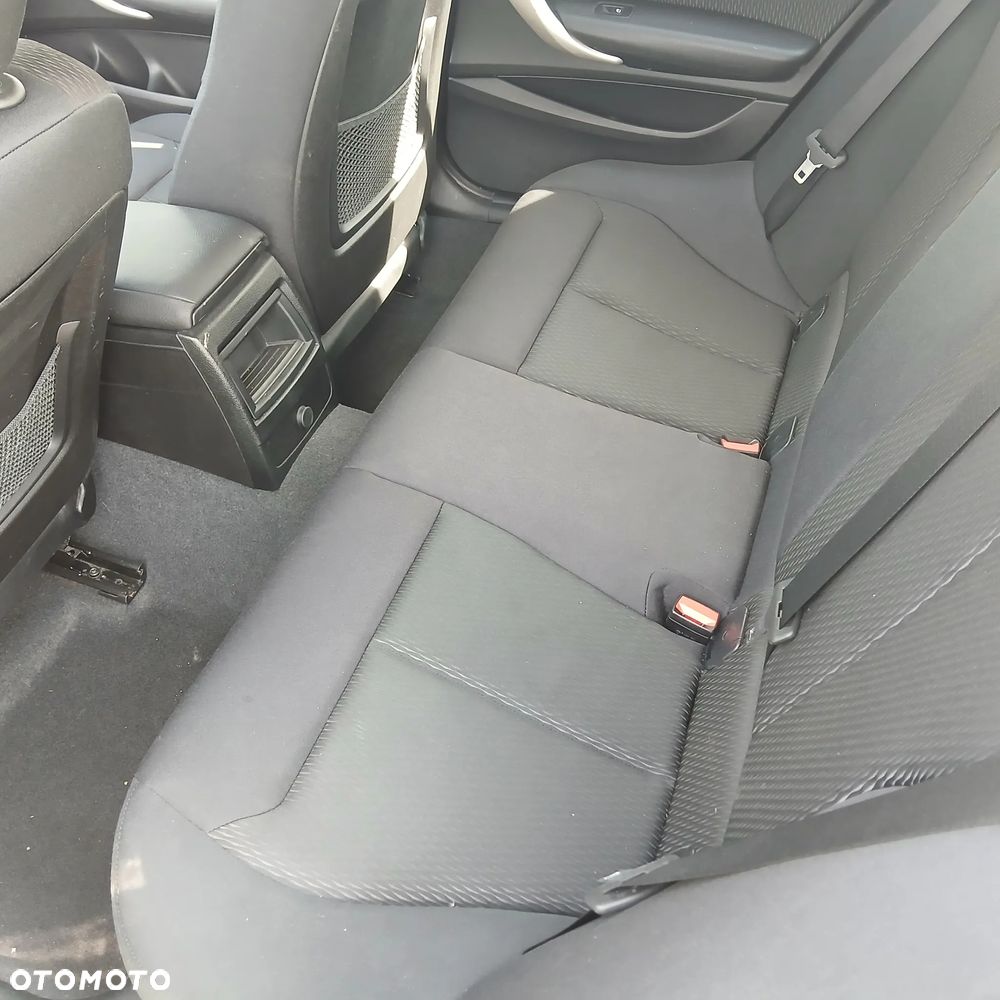 BMW Seria 1 116i - 22