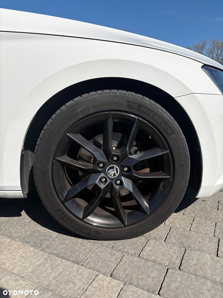 Skoda Superb 2.0 TDI 4x4 Style DSG - 23
