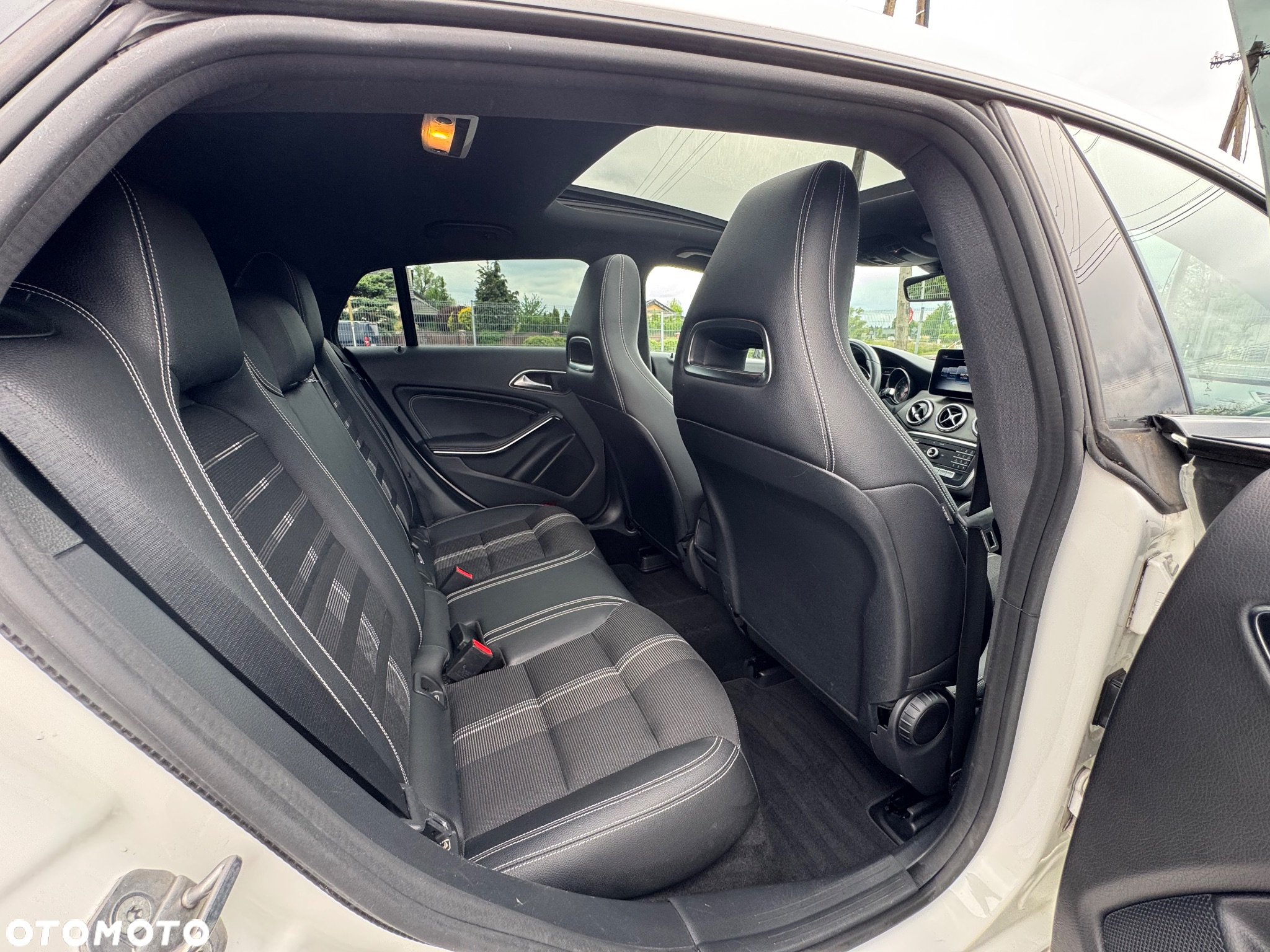 Mercedes-Benz CLA Shooting Brake 180 7G-DCT UrbanStyle Edition - 30